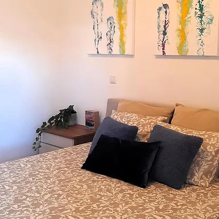 Excellent House Near Lisbon Апартаменты Алмада